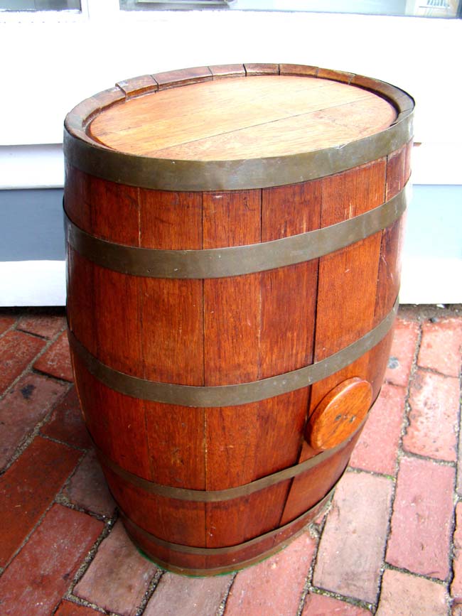 A nice 19th century ship's brass bound water cask. — image 2